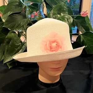 Elegant White Hat with Pink Flower Accent